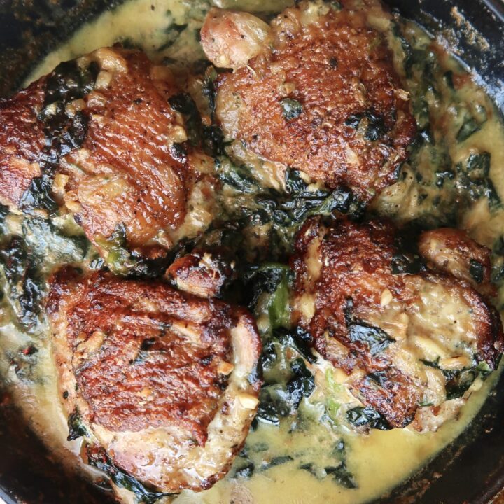 Oven-roasted chicken thighs in a garlic, spinach cream sauce - Asili Glam