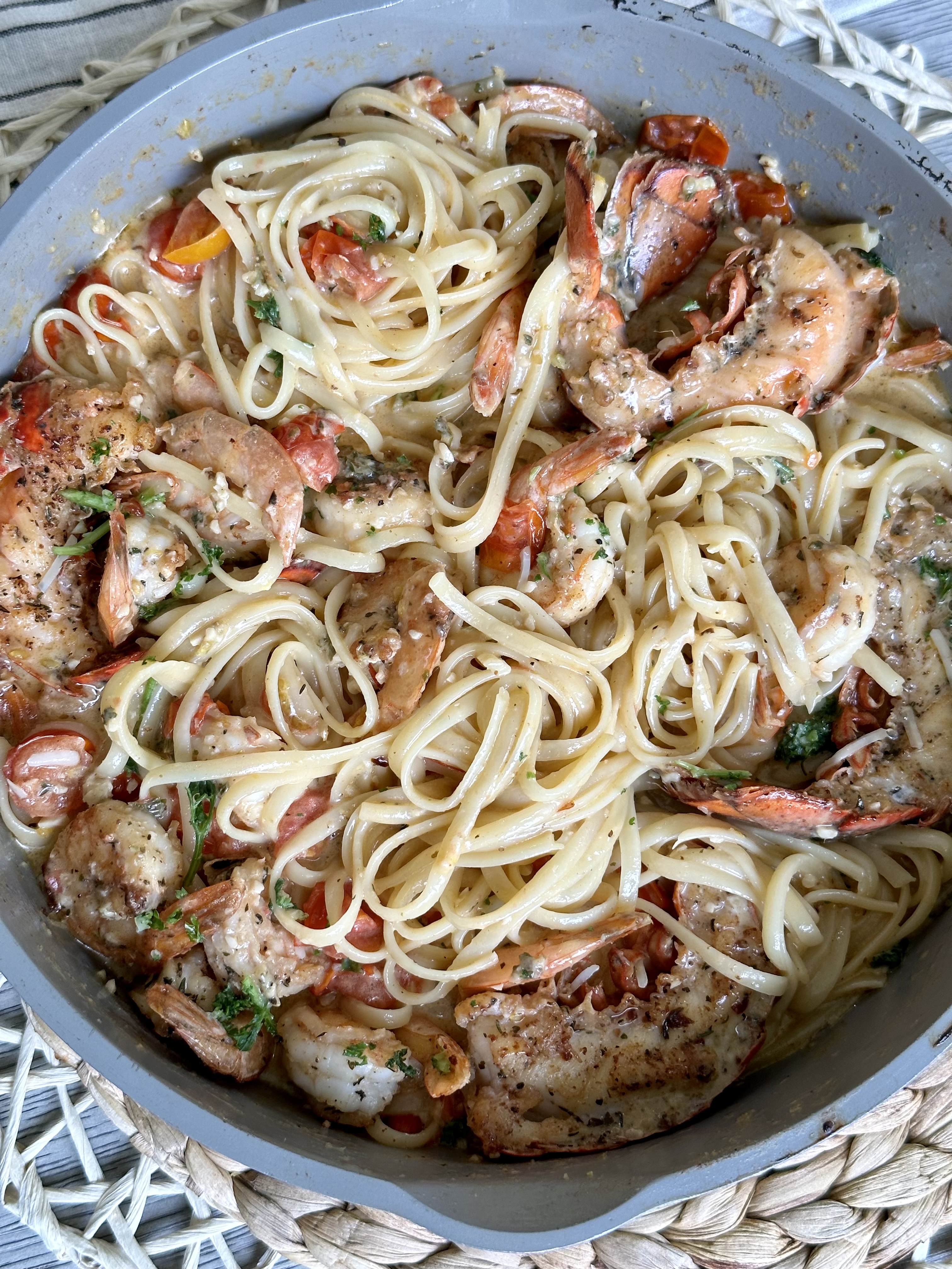 Creamy Lobster and Shrimp Scampi Linguine