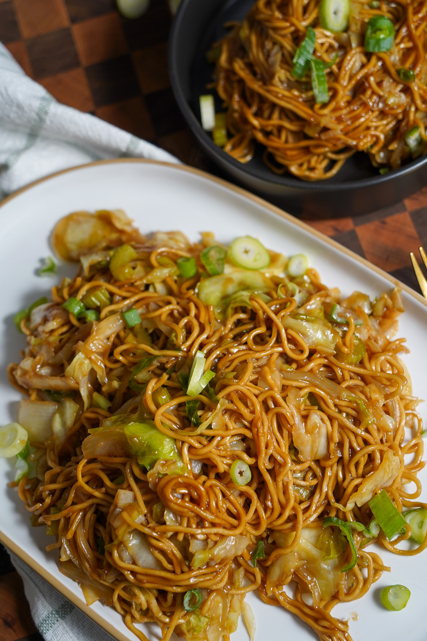 Make your favorite Panda Express Chow Mein at home with this easy and budget-friendly dupe recipe from my Restaurant Remix series. Packed with flavor and ready in 30 minutes! Focus keyword: Panda Express Chow Mein.
