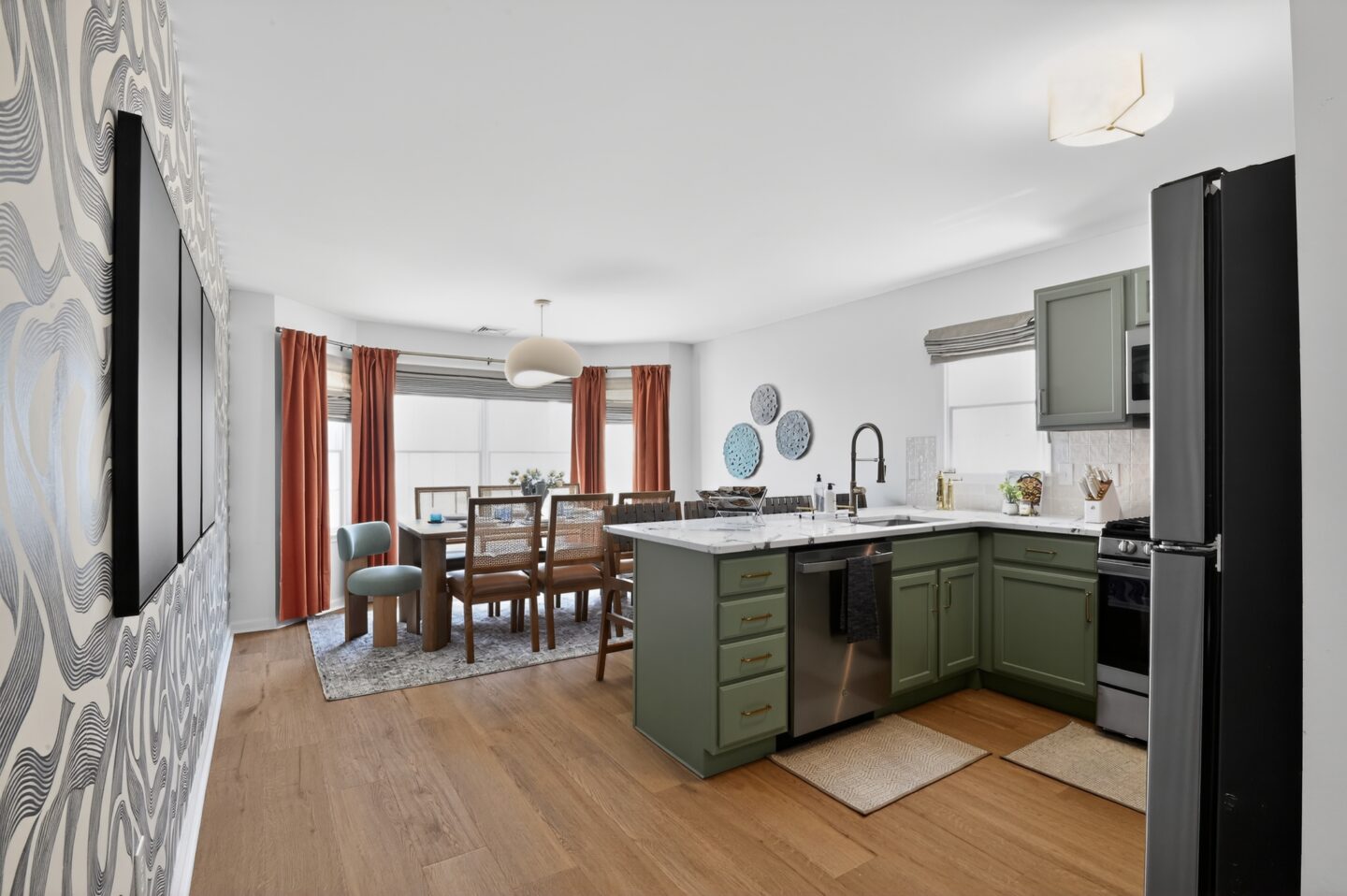 Coastal kitchen with CALI Floors Cypress Preserve Laguna flooring